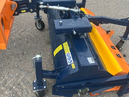 Bild 3:Kehrbesen, Kehrmaschine