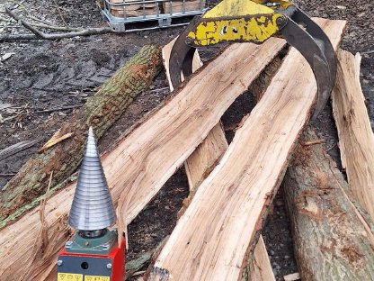 Bild 6:Kegelspalter mit Konsole für Rückewagen 500-800-1.100 cm