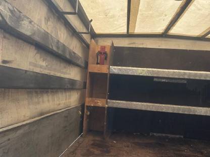 Bild 6:Mercedes Sprinter Planenaufbau