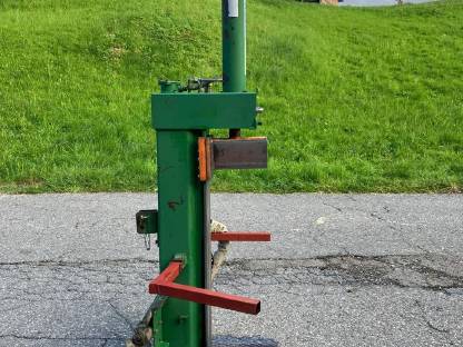 Bild 3:Holzspalter Posch 20 t