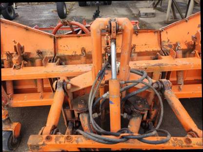 Bild 4:Schneepflug Schilcher SHB 3304