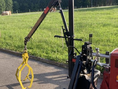 Bild 2:Kran zum Brennholz verladen (Eigenbau mit Zange)