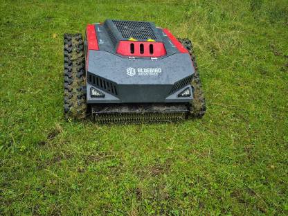 Bild 4:Übernehme Steilhang/Böschungsmulchen mit Blue Bird FM 24 70