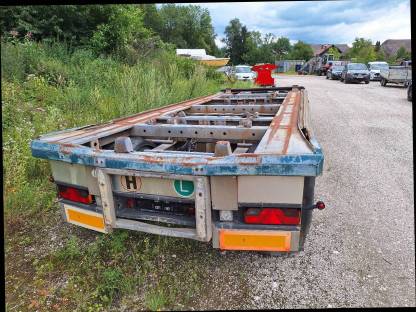 Bild 2:Hänger für Abrollcontainer