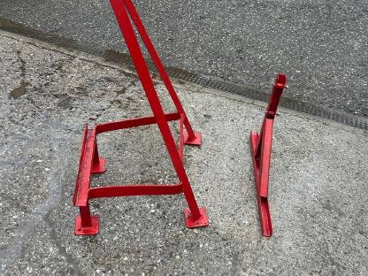 Bild 3:Abstellstützen zu Pöttinger Novadisc 265