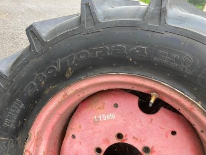 Bild 5:360/70R24 Kompletträder