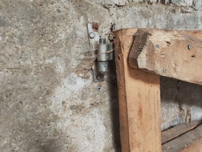 Bild 3:Holztore – 3,40 m breit × 1,60 m hoch