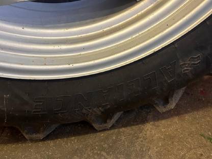 Bild 7:Verkaufe neuwertige 16/9-34 und 12/4-24 Traktorreifen