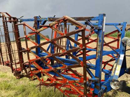 Bild 6:Starre Zinkenegge, Egge