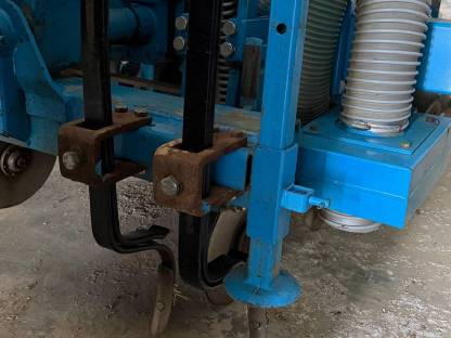 Bild 5:Monosem 8-Reihig mit Fronttank