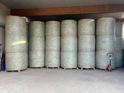 Bild 3:Heu in Rundballen