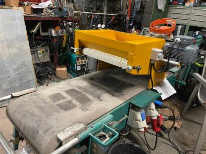 Sandstreuer für Erdtopfmaschine