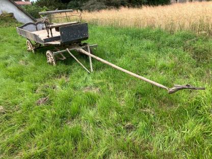Bild 2:Pferdewagen