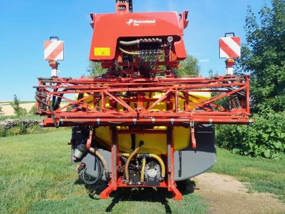Bild 8:Feldspritze Rau/Kverneland iXter B10, 15 m