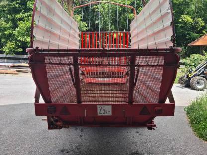 Bild 5:Ladewagen Pöttinger Trend 2 Tieflader 35 m²