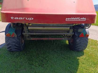 Bild 4:Taarup Kuhn Ballenpresse