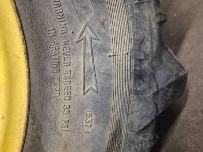 Bild 4:Traktorreifen 14.9LR20 oder 375/75R20