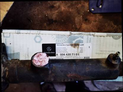 Bild 2:MB Unimog Hauptbremszylinder