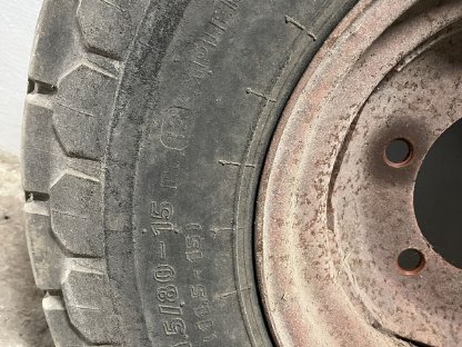 Bild 2:Anhängerreifen