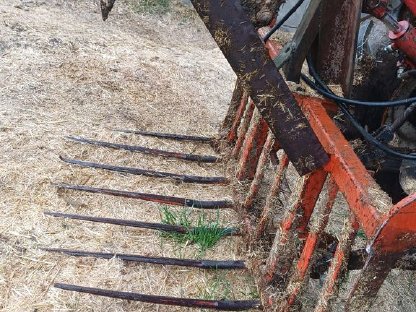 Bild 3:Krokozange Ausmistzange Ausmistgabel Mistschaufel