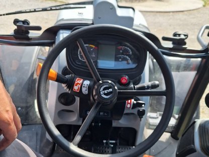 Bild 6:Steyr 4090 Kompakt Hilo