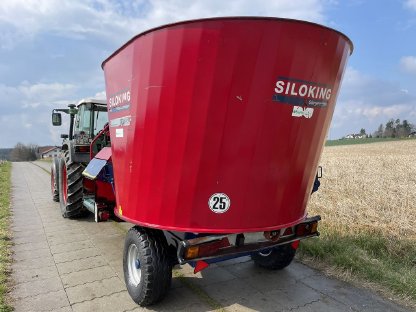 Bild 2:Mayer Siloking VM 9 Futtermischwagen