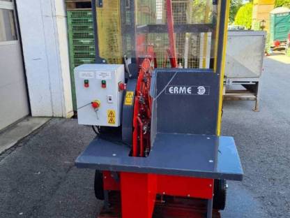 Bild 3:Erme CRF 13 Knoblauch-, Wurzel- und Stängelschneidemaschine