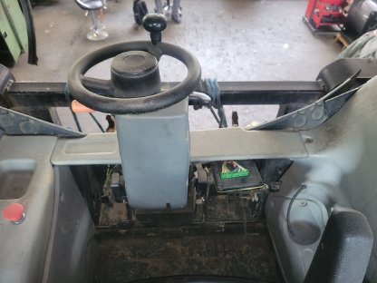 Bild 7:Valtra T173 H - Forsttraktor mit Vollausstattung