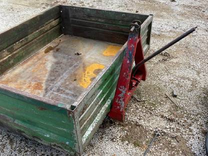 Bild 3:Heckschaufel mechanisch kippbar