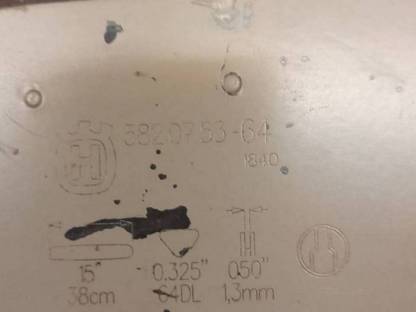 Bild 2:Motorsägenschwert, 2 Ketten