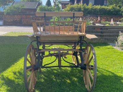 Bild 6:Restaurierte Holzkutsche