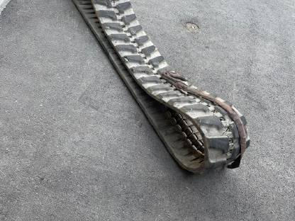 Bild 2:Minibaggerkette defekt