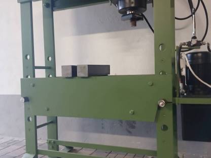 Bild 2:100t Hydraulikpresse/Werkstattpresse