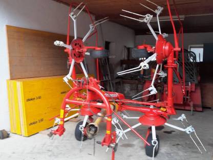 Bild 2:Pöttinger Zetter 54 N, Kreiselheuer