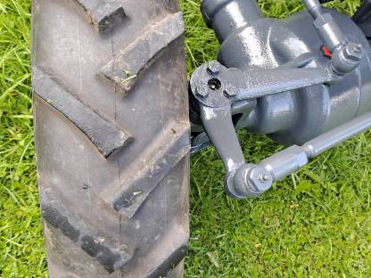 Bild 2:Oldtimer Lindner 22 PS Allrad