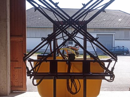 Jessurnigg Feldspritze mit 600 l Tank und 12 m Hardi Balken