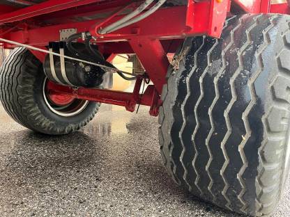Bild 7:Pöttinger Ladewagen Ernteboss 2
