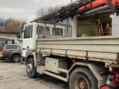 Bild 3:Lkw mit Kran Renault