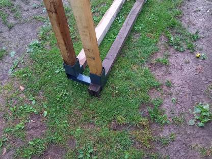 Holzstapelhilfe für kurzes Kaminholz