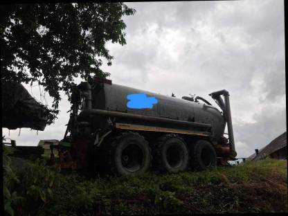 Bild 2:Joskin 16.000 TRS Tridem 3 Achse Güllefass, Zubringer mit hydr.