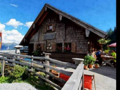Mithilfe auf der Alm
