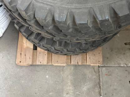 Bild 2:Kommunalreifen 360/80/R20