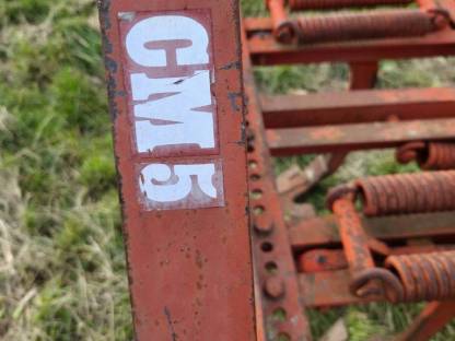 Bild 3:Kultivator zum Aufreißen von Erdböden CM5