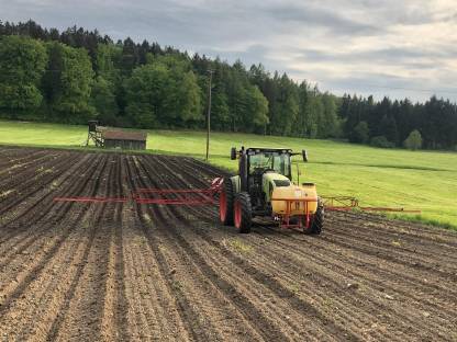 Bild 9:Rau Feldspritze