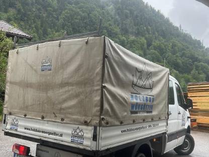 Bild 2:Mercedes Sprinter Planenaufbau