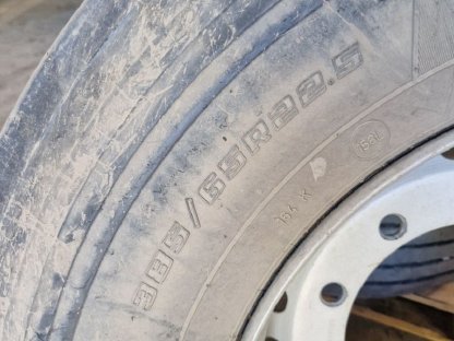 Bild 2:2 Kompletträder und 2 Felgen