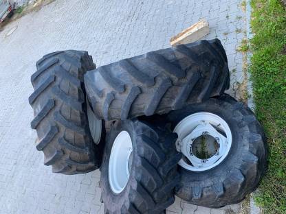 Bild 5:Traktorreifen Komplettgarnitur
