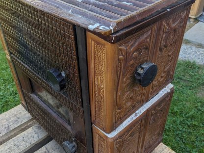 Bild 6:Alte verflieste Holzöfen/Holzherde