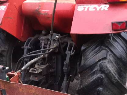Bild 9:Traktor Steyr 8100