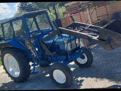 Ford 4610 mit Frontlader